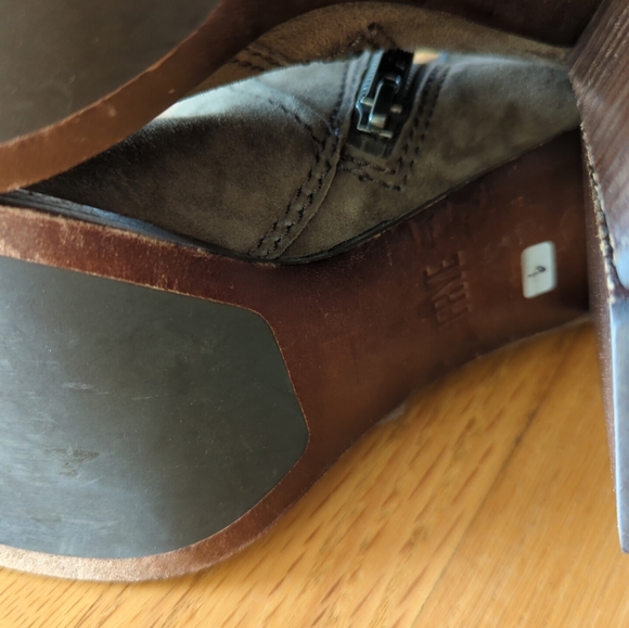 Frye Brown Peep Toe Bootie Black Suede Sz 9 Stack Heels - Picture 3 of 12